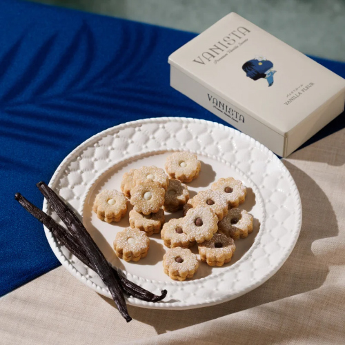 花の形をしたサブレと箱の写真