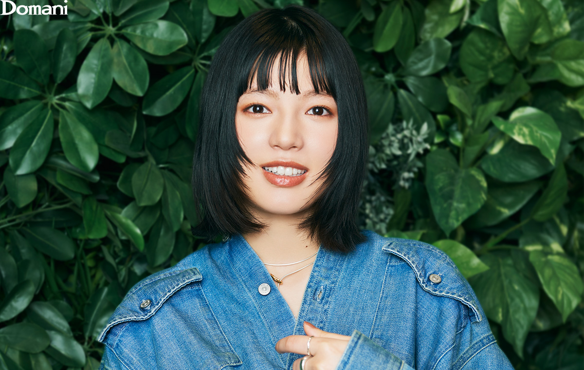 笑顔の石井杏奈さん上半身