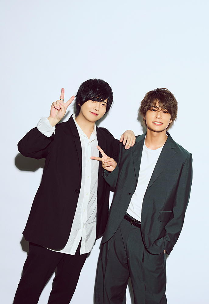 Vサインをする斉藤壮馬さん&八代 拓さん