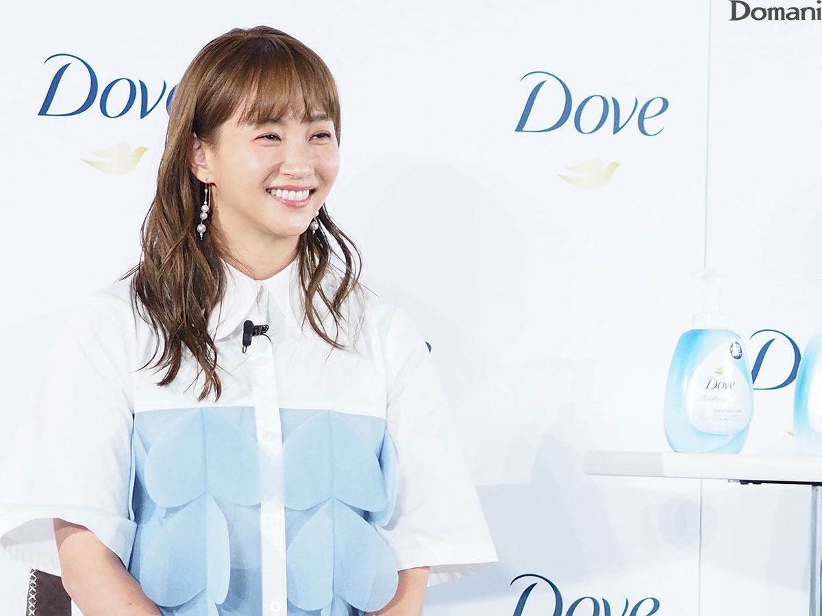笑顔の藤本美貴さん
