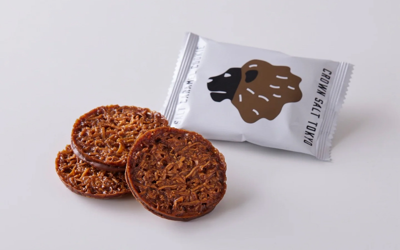 塩キャラメルクッキー、ライオンが描かれた小袋の写真