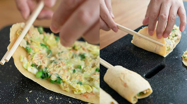 割りばしで生地を巻く