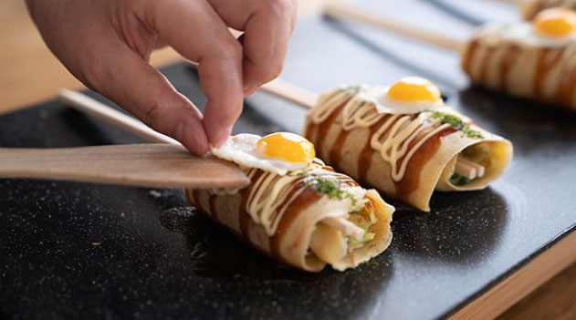 はしまきにうずらたまごをトッピング