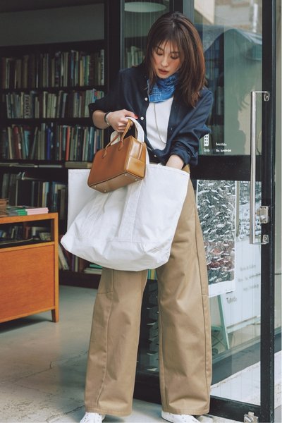 【5/8のコーデ】トレンド小物で定番シャツコーデに個性を盛って♪