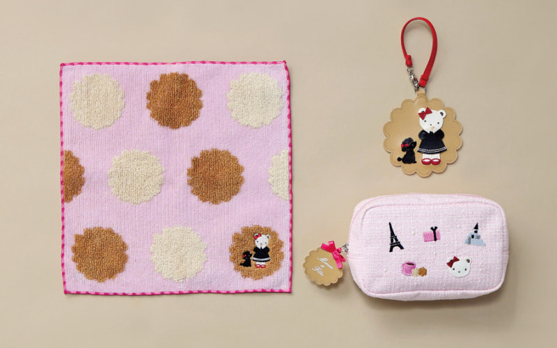 ポーチ￥13,200、チャーム￥5,500、タオルハンカチ￥2,750