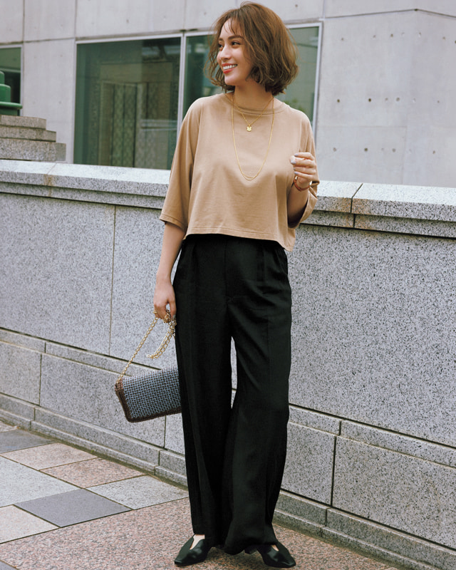 ショート丈Tシャツ×ハイウエストパンツ