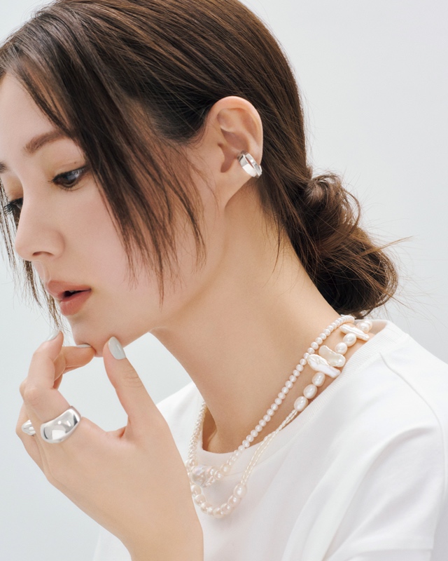 パールアクセとTシャツコーデ