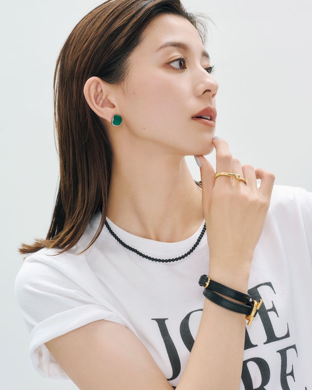 ストーンアクセとTサヤツコーデ