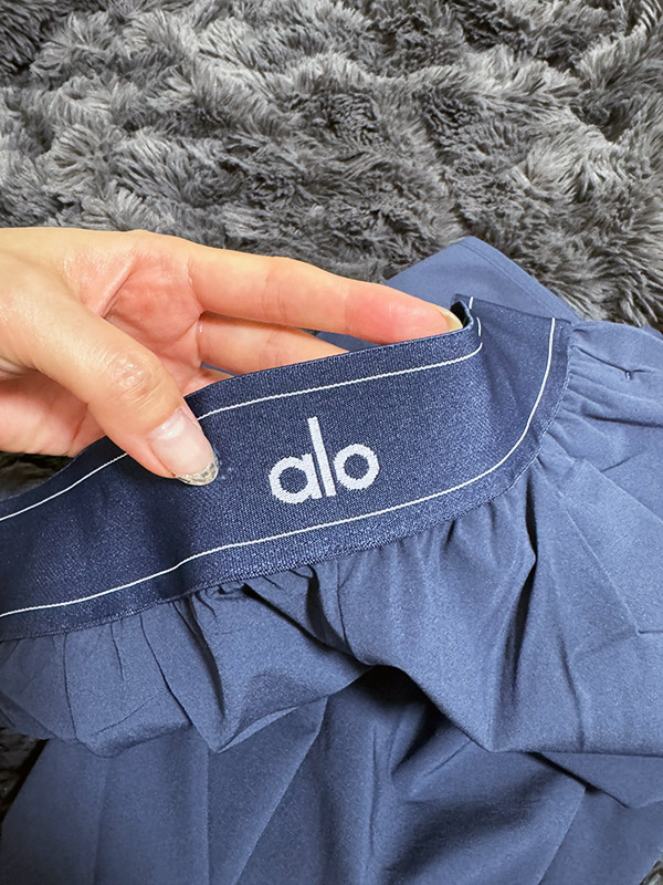Alo Yogaのナイロンパンツ