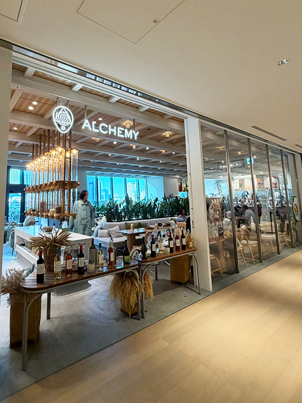 アルケミーの店内