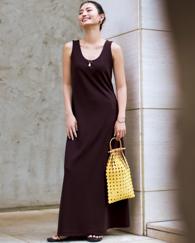 山賀琴子 ルフィルのUネックワンピース