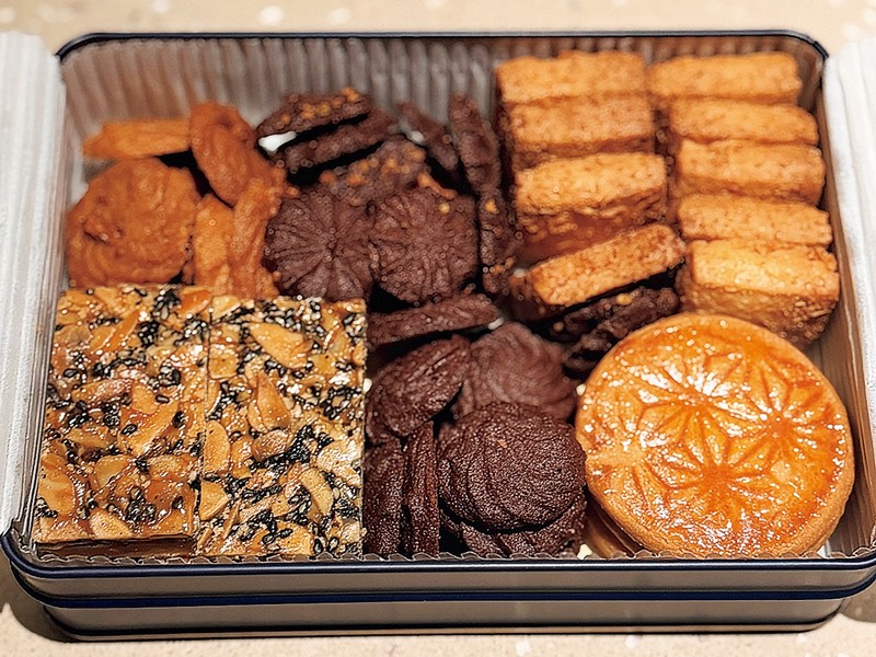 「つれづれ」のクッキー缶