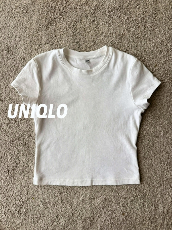 ユニクロのTシャツの写真