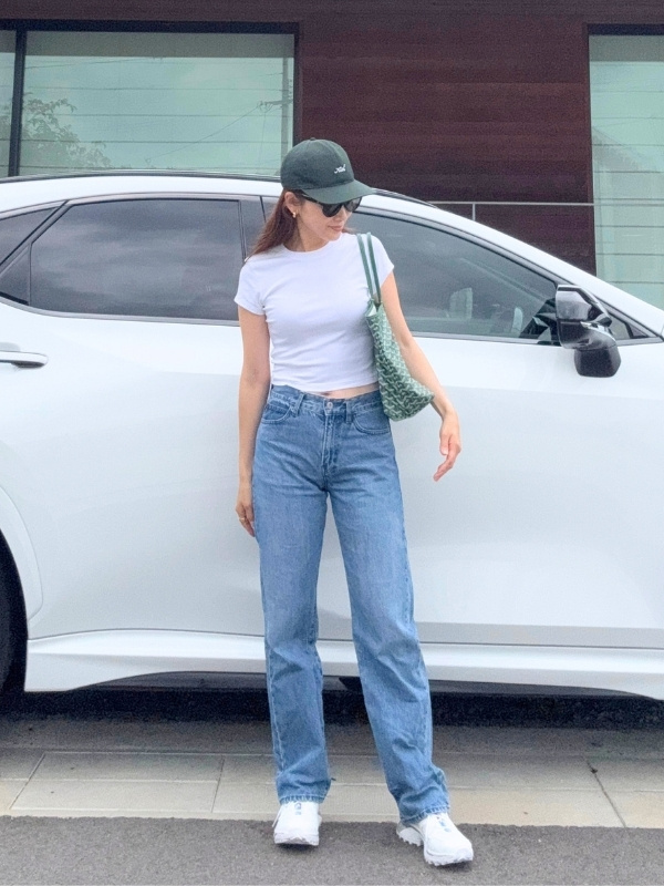 白T×ブルーデニムコーデの写真