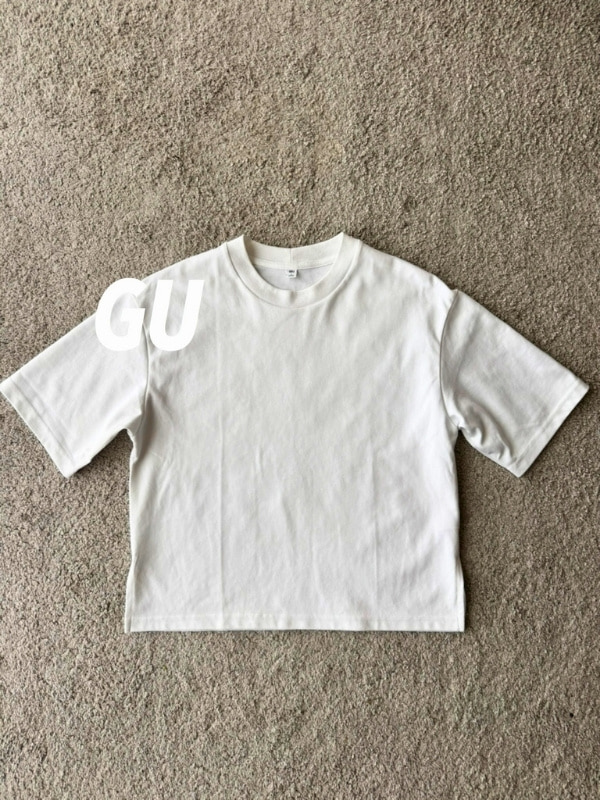 GUのTシャツの写真