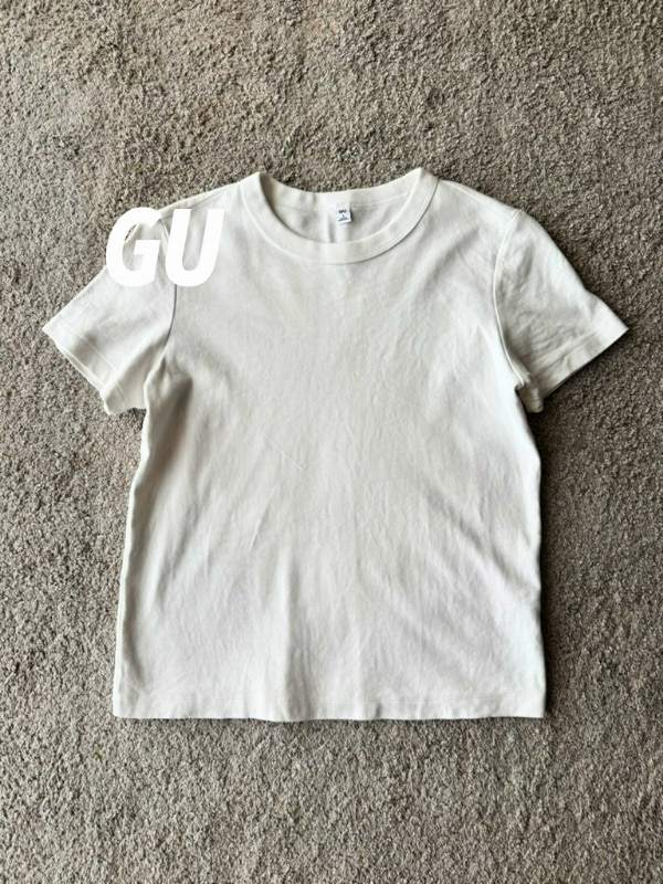 GUのTシャツの写真