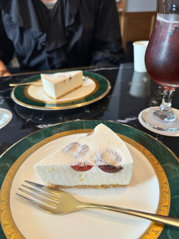 フルーツチーズケーキの写真