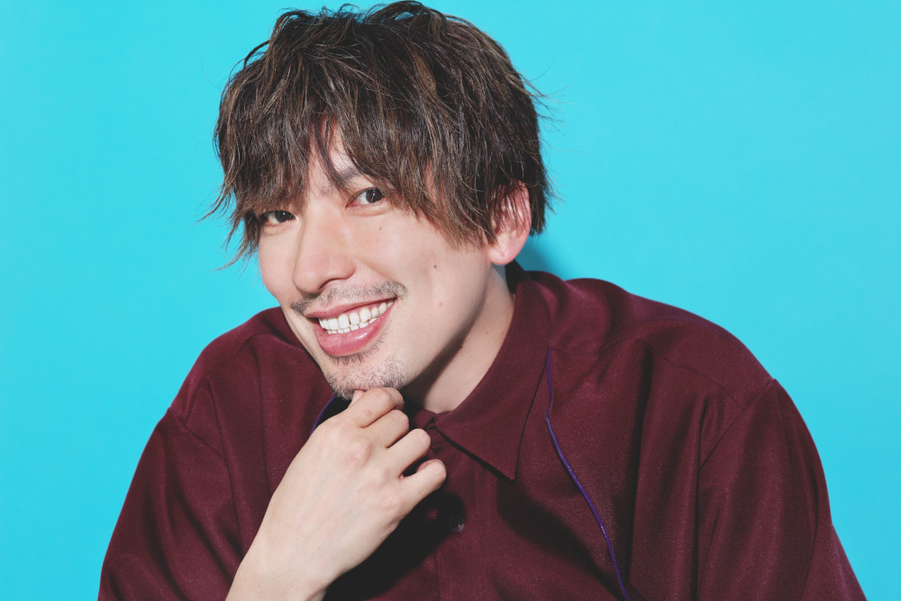 顎に手を当てているりんたろー。さん