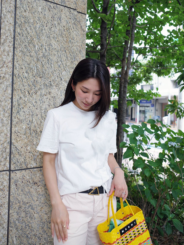 白Tシャツ×白パンツ