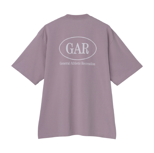 くすみカラーのロゴTシャツ