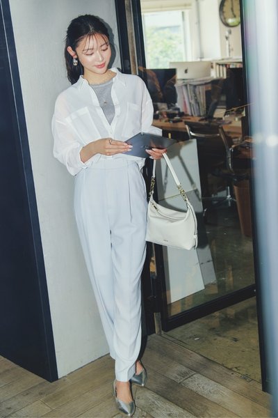 【7/1のコーデ】白シャツイン×爽やかカラーパンツで好印象コーデに♡
