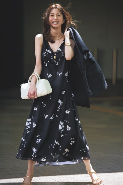 【7/25のコーデ】華やかなサマーワンピでおでかけ気分を後押し♡