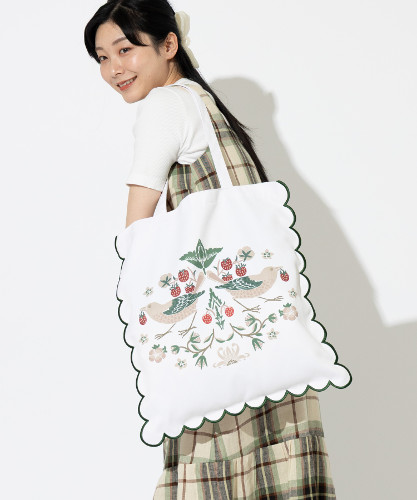 スカラップトートバッグ着用例