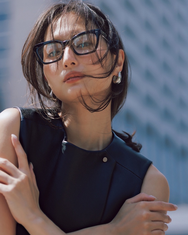 山賀琴子 アイウェア