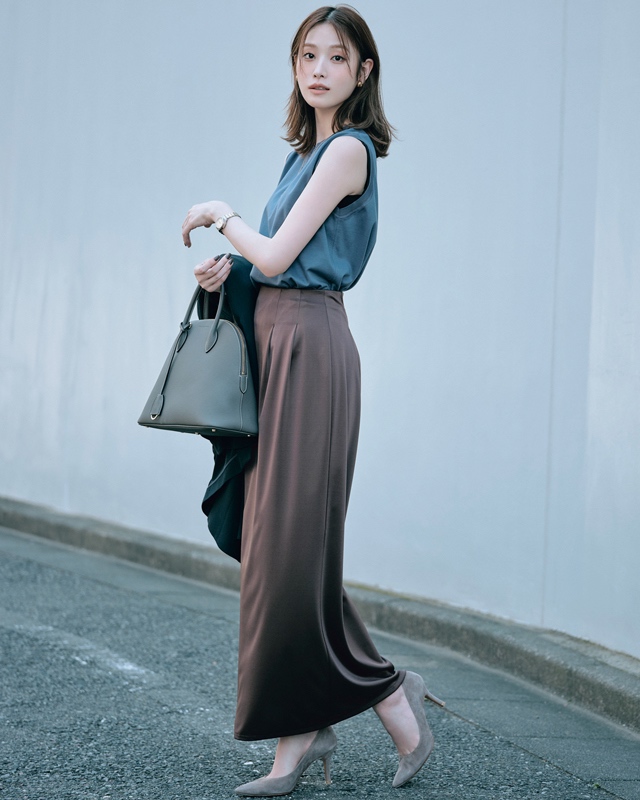 髙橋ひかる ノースリーブトップス×タイトスカート