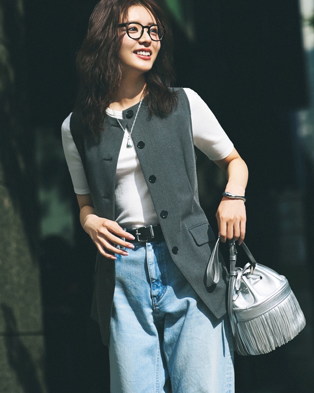 Tシャツ×ノーカラージレ