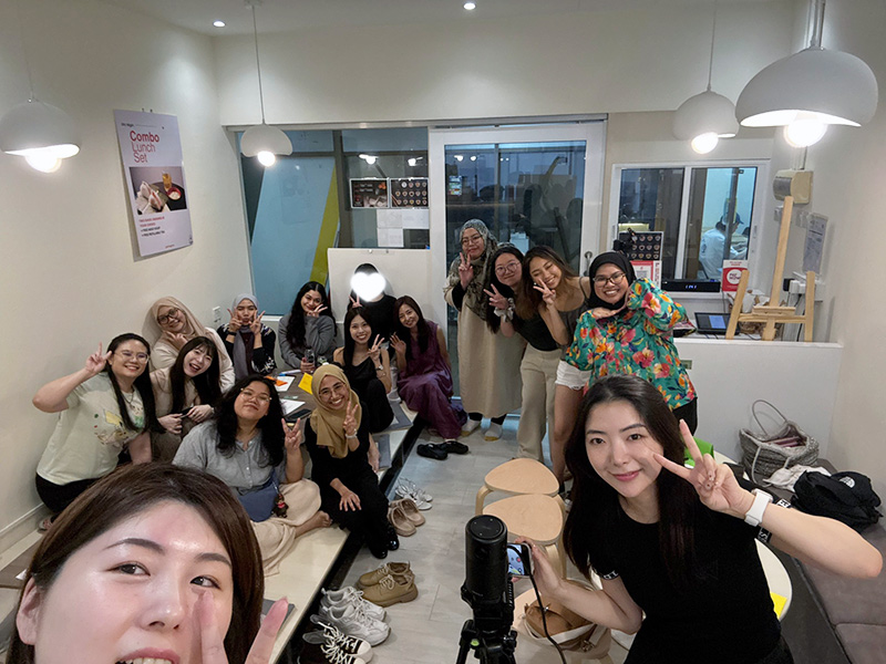 女性限定コミュニティの集合写真