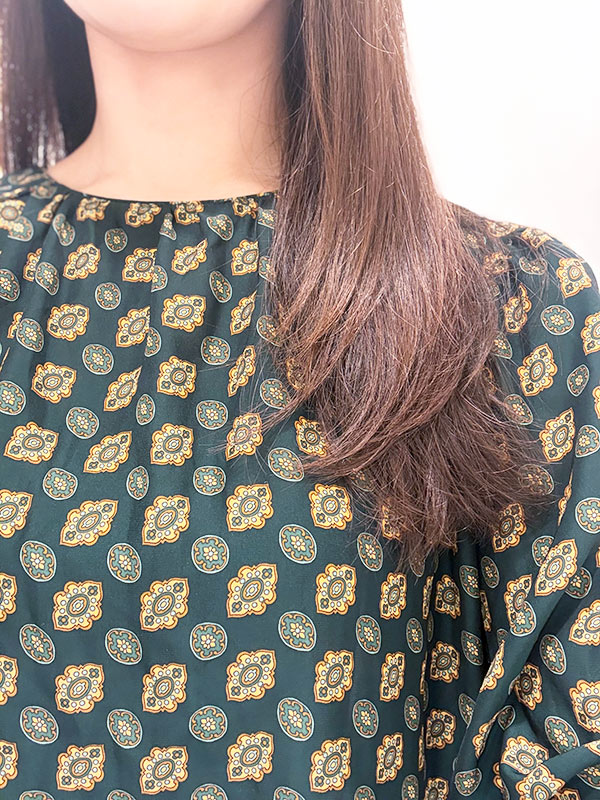 ヘアミルクをつけた後のロングヘア