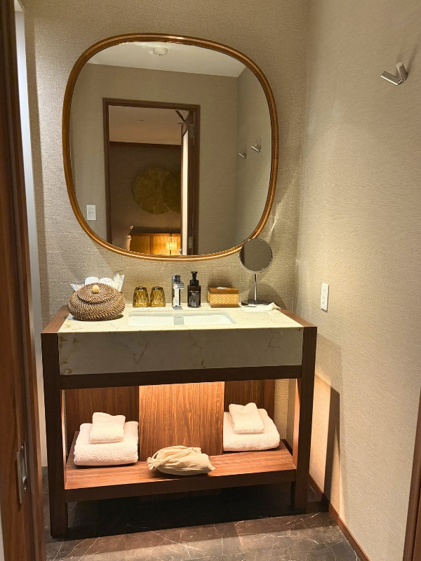 客室内の洗面台の写真