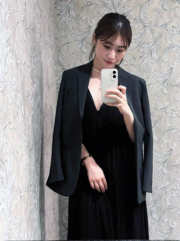 黒ワンピース×ジャケット