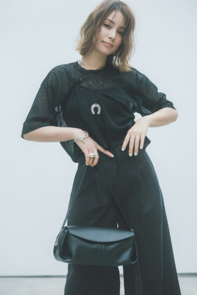 【8/15のコーデ】シアー素材のTシャツで、重い黒から涼しい黒へ。