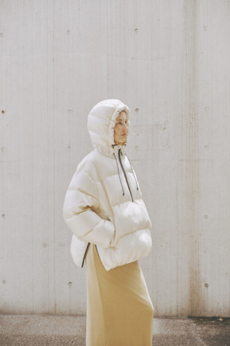 CLANE×phenix PULLOVER HOODED DOWN JACKETホワイト着用例