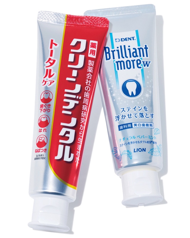 左／第一三共ヘルスケア クリーンデンタル トータルケア ［医薬部外品］ 100g ￥1,452（編集部調べ）、右／右／ライオン Brilliant more W（販売名：ブリリアントモアBa ナチュラルペパーミント）［医薬部外品］ 90g ￥1,045 ※歯科専売品　