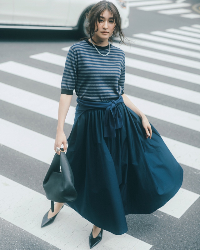 有末麻祐子 ネイビーコーデ