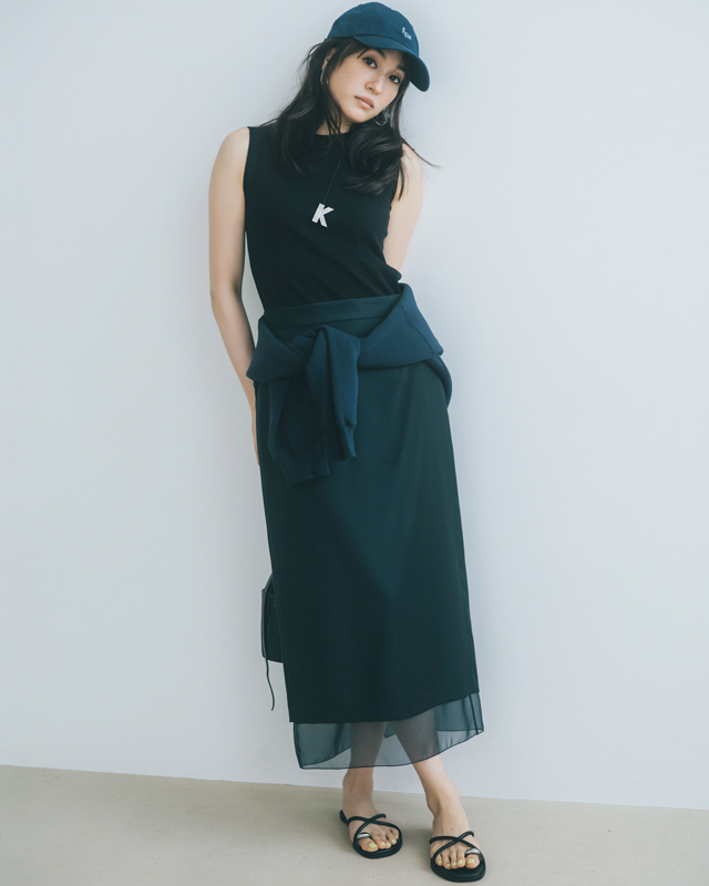 有末麻祐子 黒×ネイビーコーデ