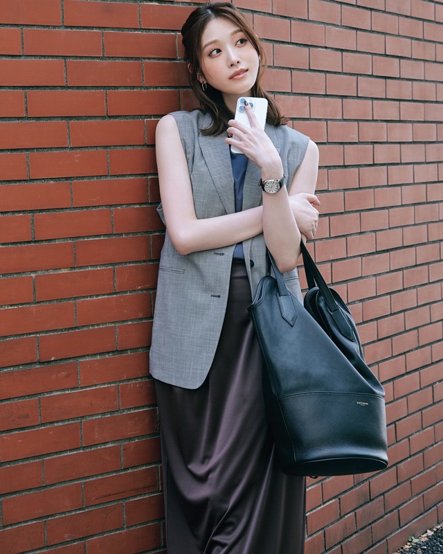 髙橋ひかる ジレ×タイトスカート