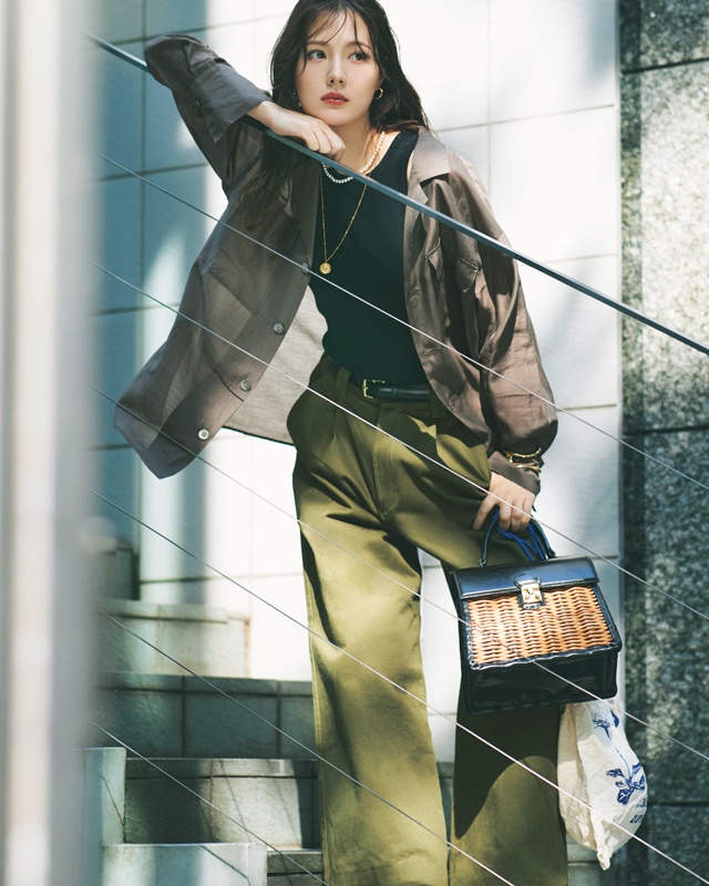 トリンドル瑠奈 シャツコーデ