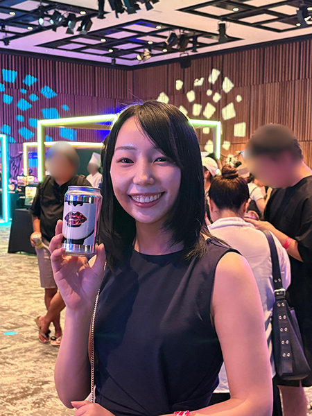 ウエディングパーク・開発マネージャー 野村吏璃星さん クラフトビールを片手に