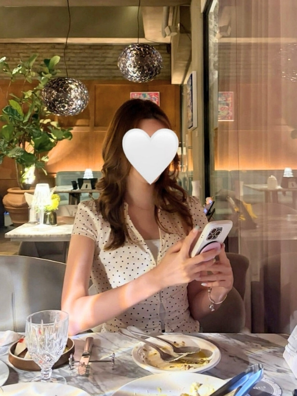 韓国のレストランで撮影したパーマ後の写真