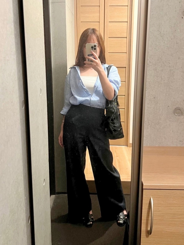 ブルーシャツ×パンツコーデ