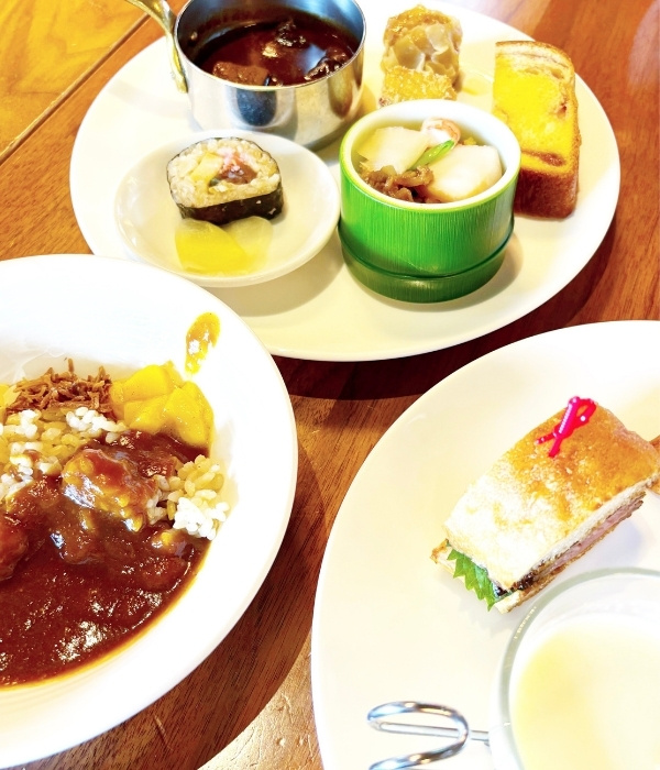 プレートに盛られた食事の写真