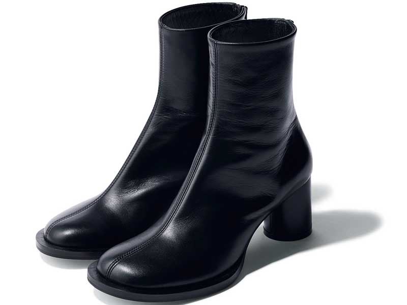 PIPPICHICの黒ショートブーツ