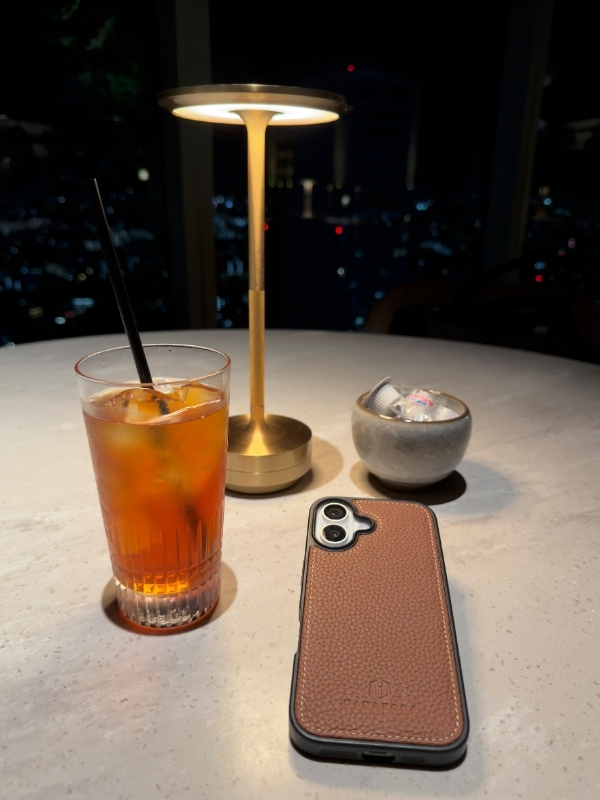 スマホケースを置いている様子