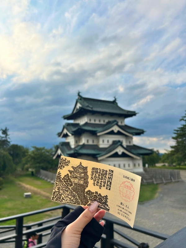弘前城と、入場チケットの写真