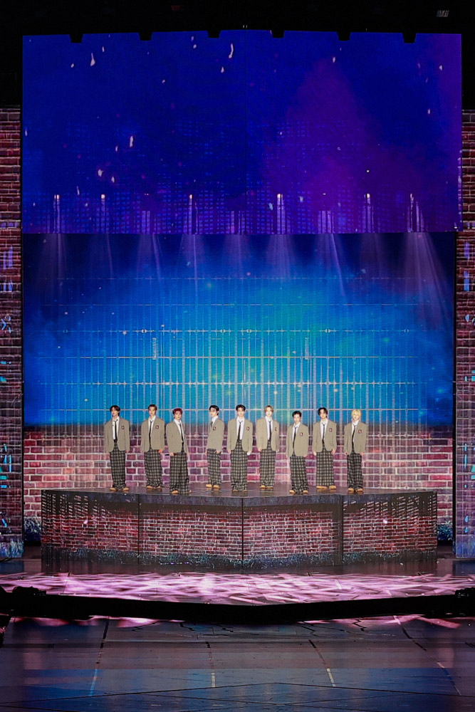 学生服姿の&TEAM