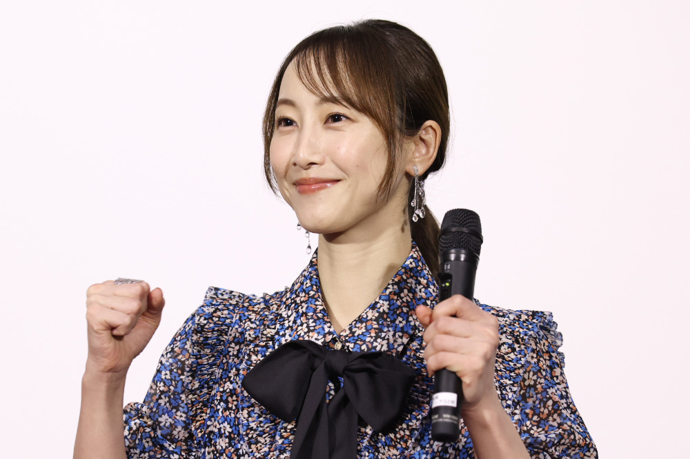 グーポーズをする松井さん